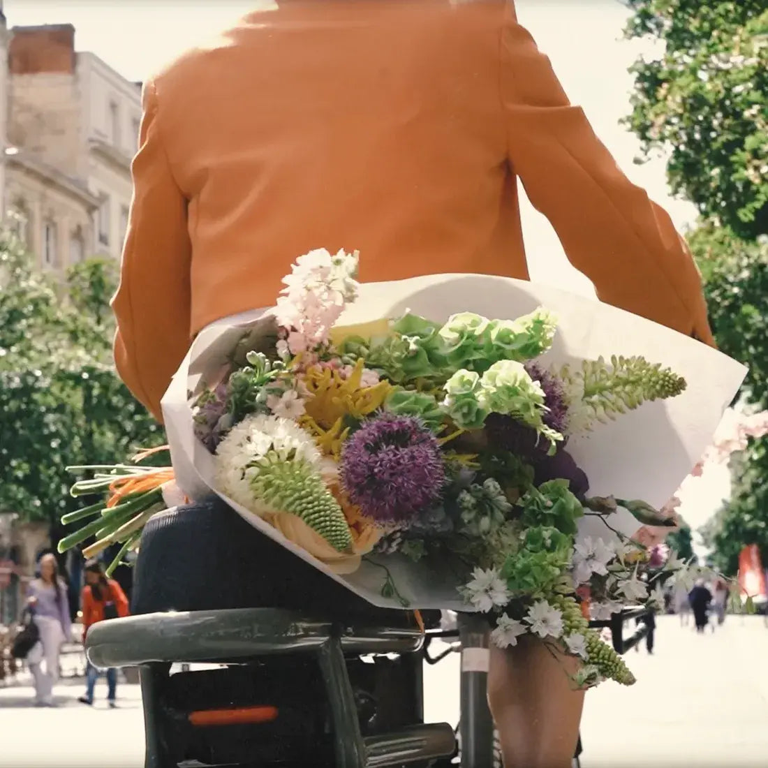 Bouquet livré avec un message manuscrit